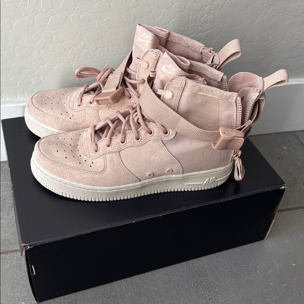 Nike Air Force 1 Mid SF